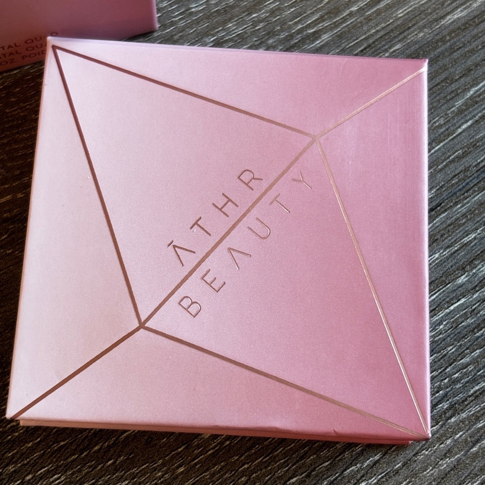 ATHR Beauty Rose Quartz Crystal Quad Eyeshadow Palette, Matte Shimmer & Metallic - Picture 3 of 8